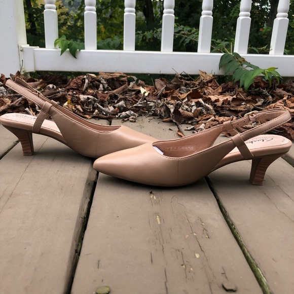 Clarks Kepley Lane Warm Beige Nude Leather Slingback Pointed Toe Pumps - Picture 8 of 8